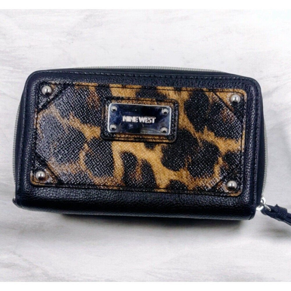 Women’s Nine West Zip Around Animal Print Clutch Wallet Silver Accents EUC